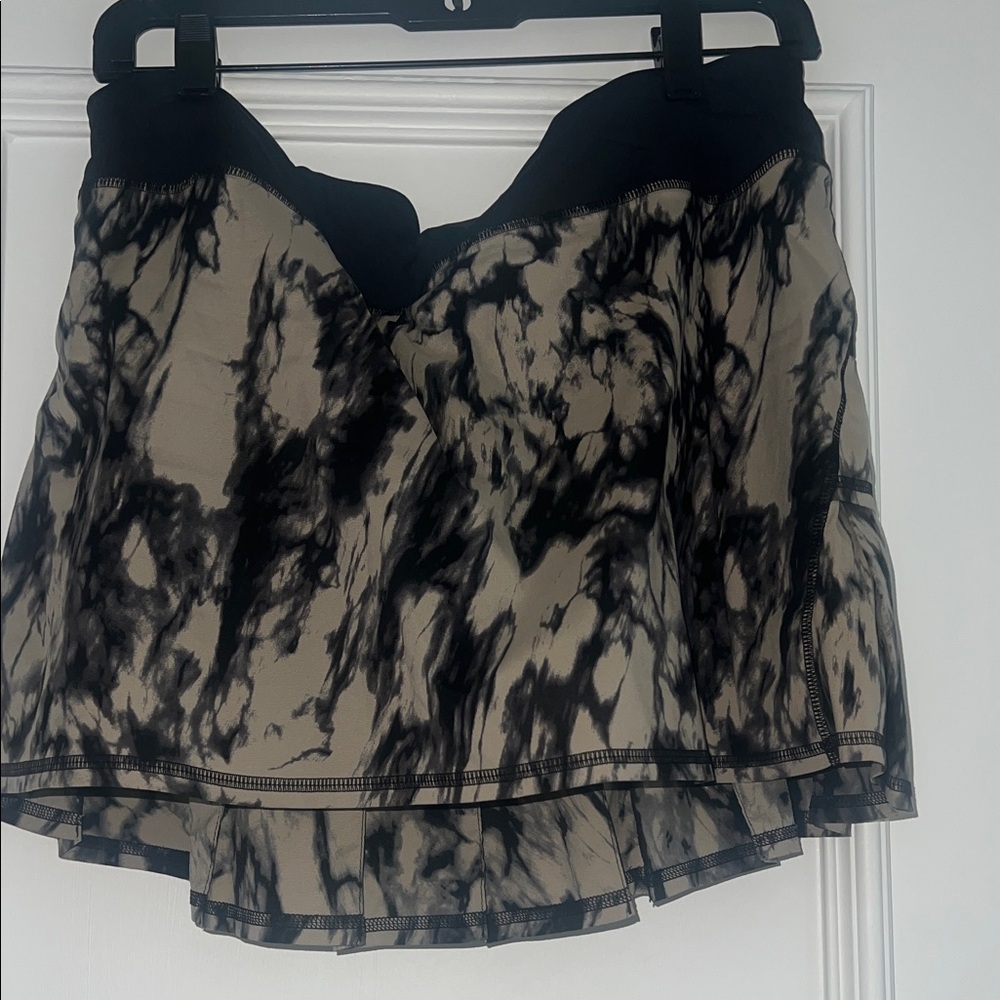 LULULEMON SKIRT SIZE 12 🤍🩶